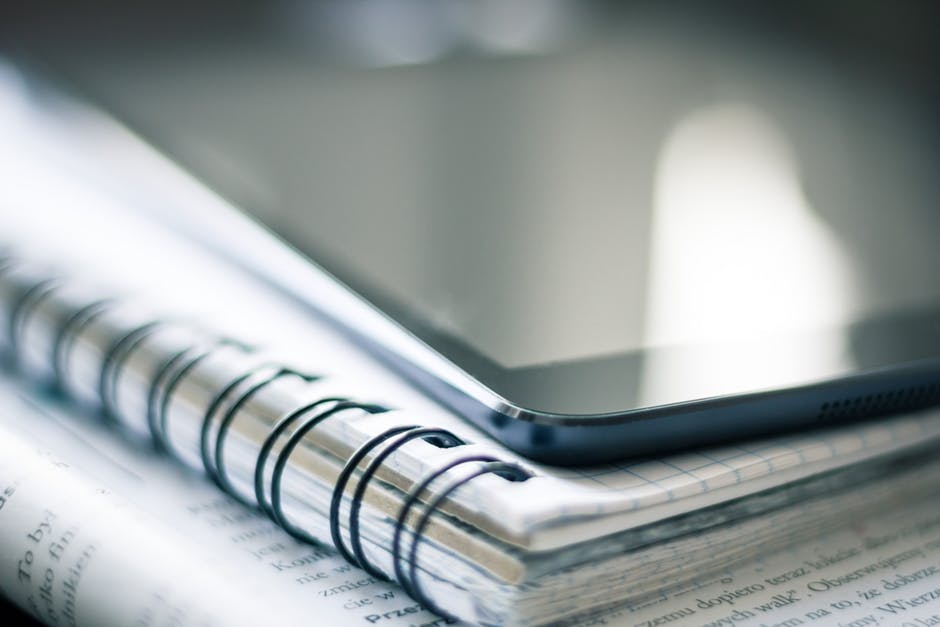 Imagen de Riesgos y oportunidades del uso de las TIC en escolares: hacia una agenda de alfabetización digital para el alumno 2020}