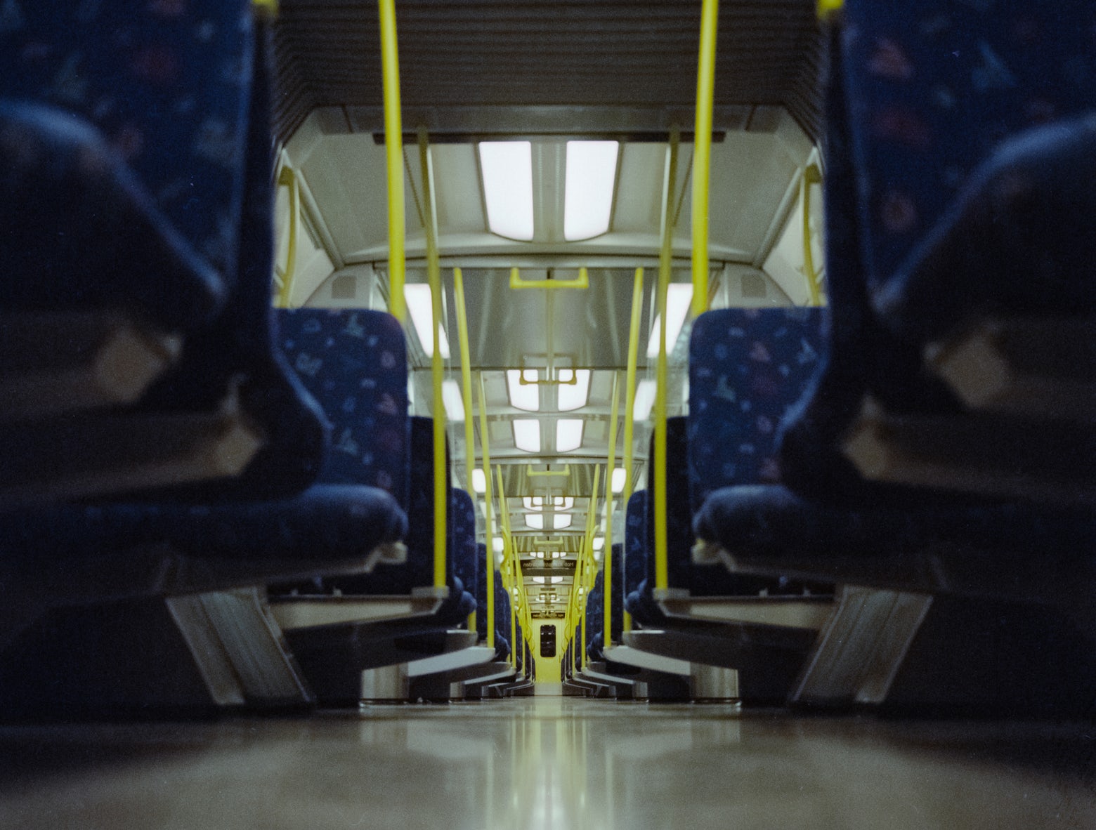 Imagen de Diseño de buses del transporte público y su efecto en la experiencia del usuario}