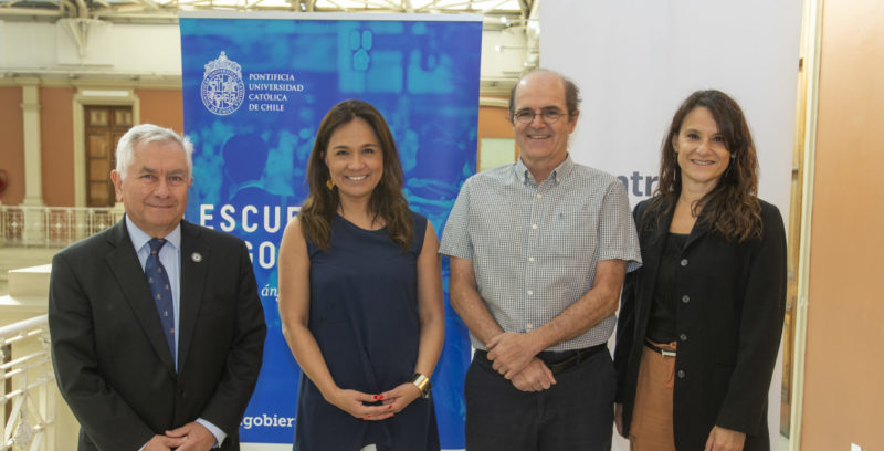 Exministro Enrique Paris, Subsecretaria Gloria de la Fuente, Ignacio Irarrázaval y Andrea Repetto.